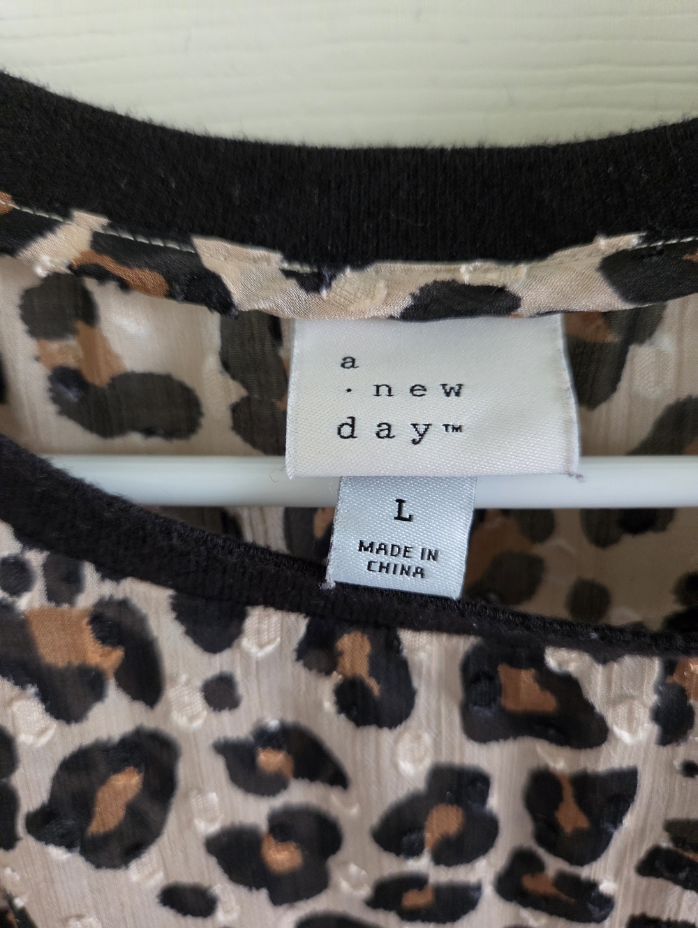 A New Day Sheer Leopard Print Puff Sleeve Blouse Ringer Neck Size Large - Picture 2 of 5